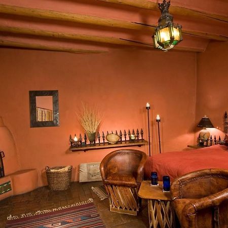 Adobe And Pines Inn Bed And Breakfast Ranchos de Taos Ruang foto